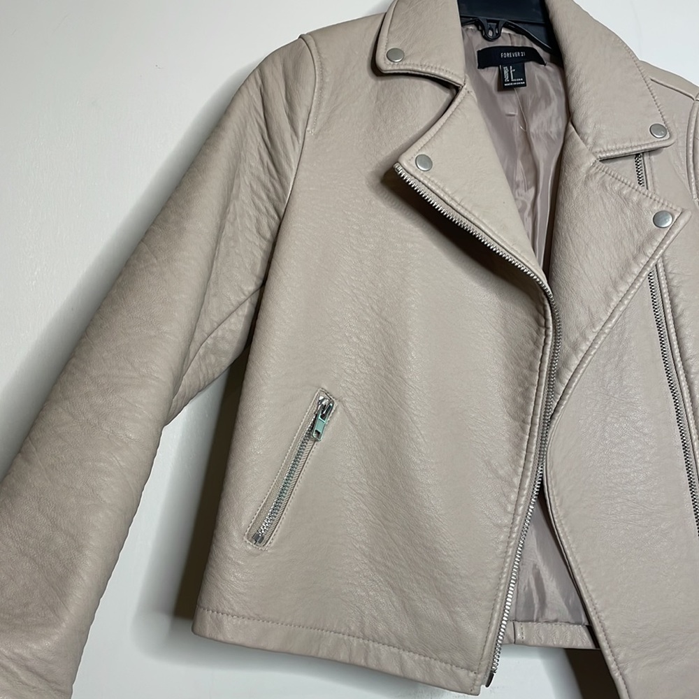 Beautiful jacket! - Picture 2 of 3
